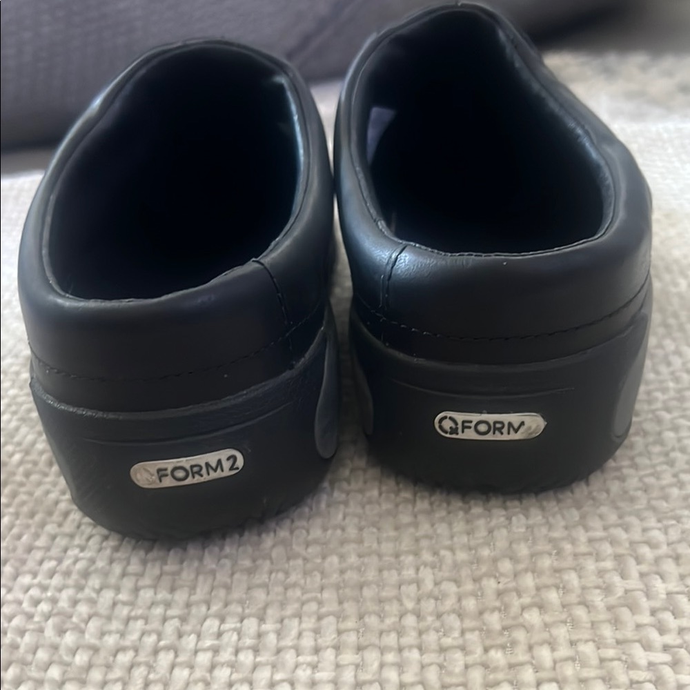 Merrell Classic Black Clogs - Picture 3 of 6